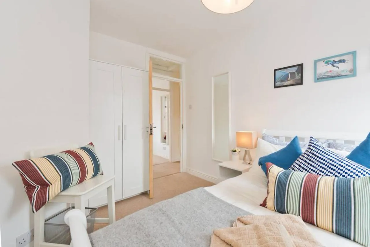 2 Bedroom Riverside Apartment Sleeps 5 Dublin 0*,  Ireland