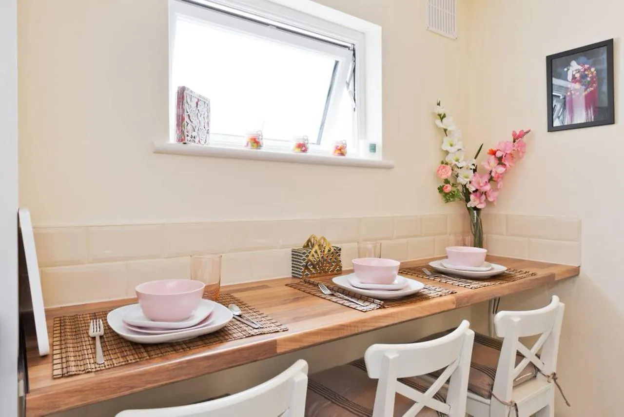 2 Bedroom Riverside Apartment Sleeps 5 Dublin Ireland