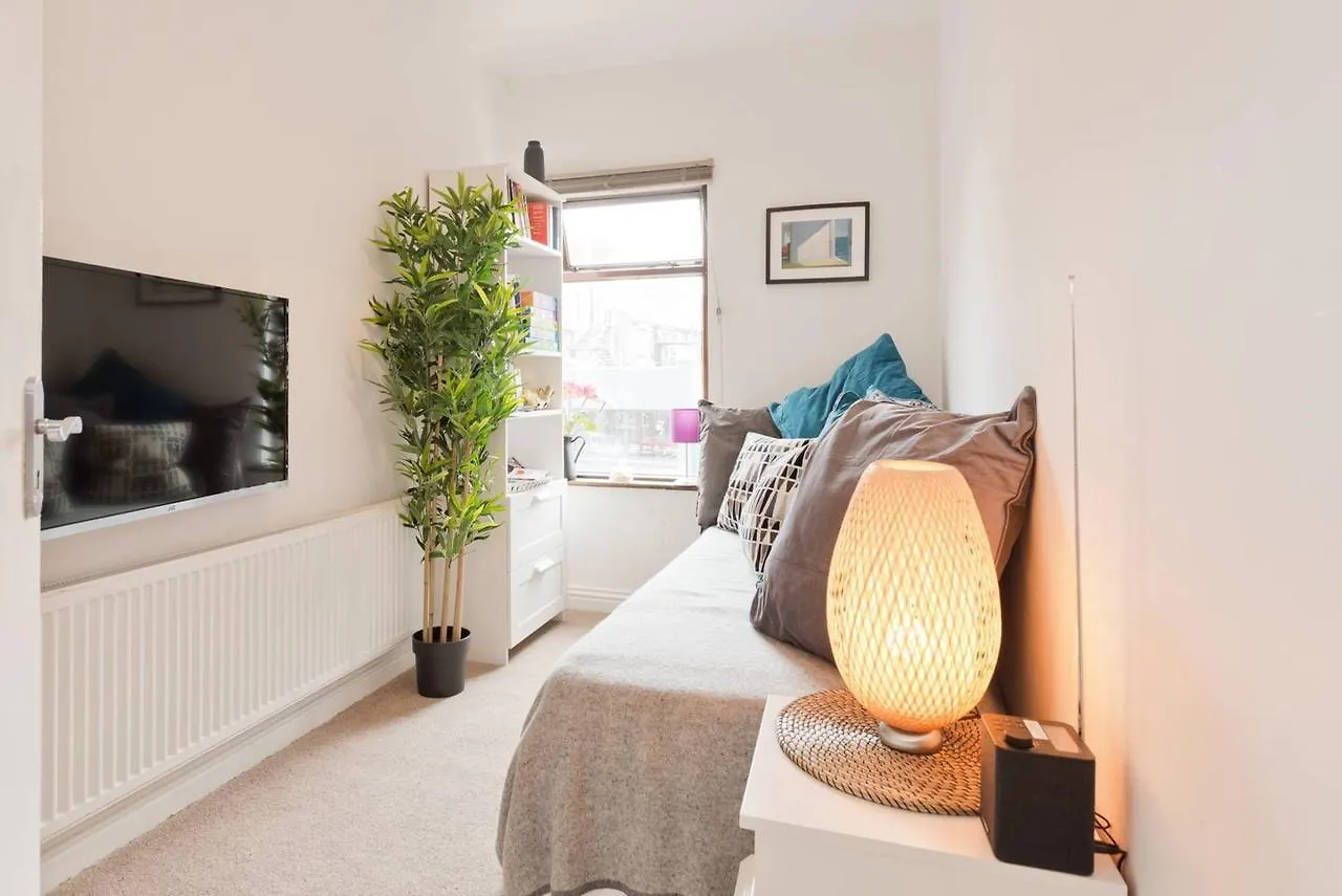 2 Bedroom Riverside Apartment Sleeps 5 Dublin