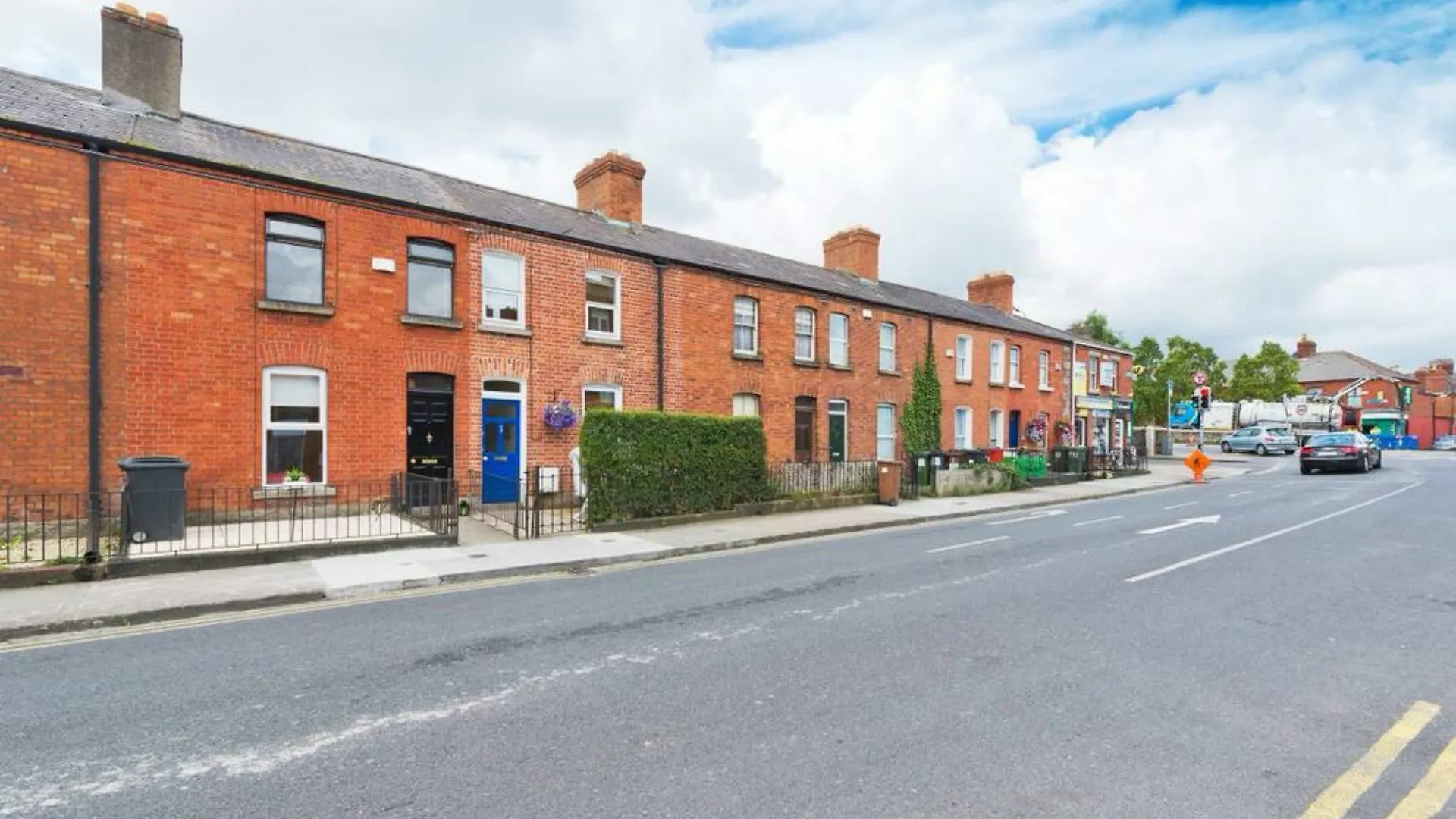 2 Bedroom Riverside Apartment Sleeps 5 Dublin