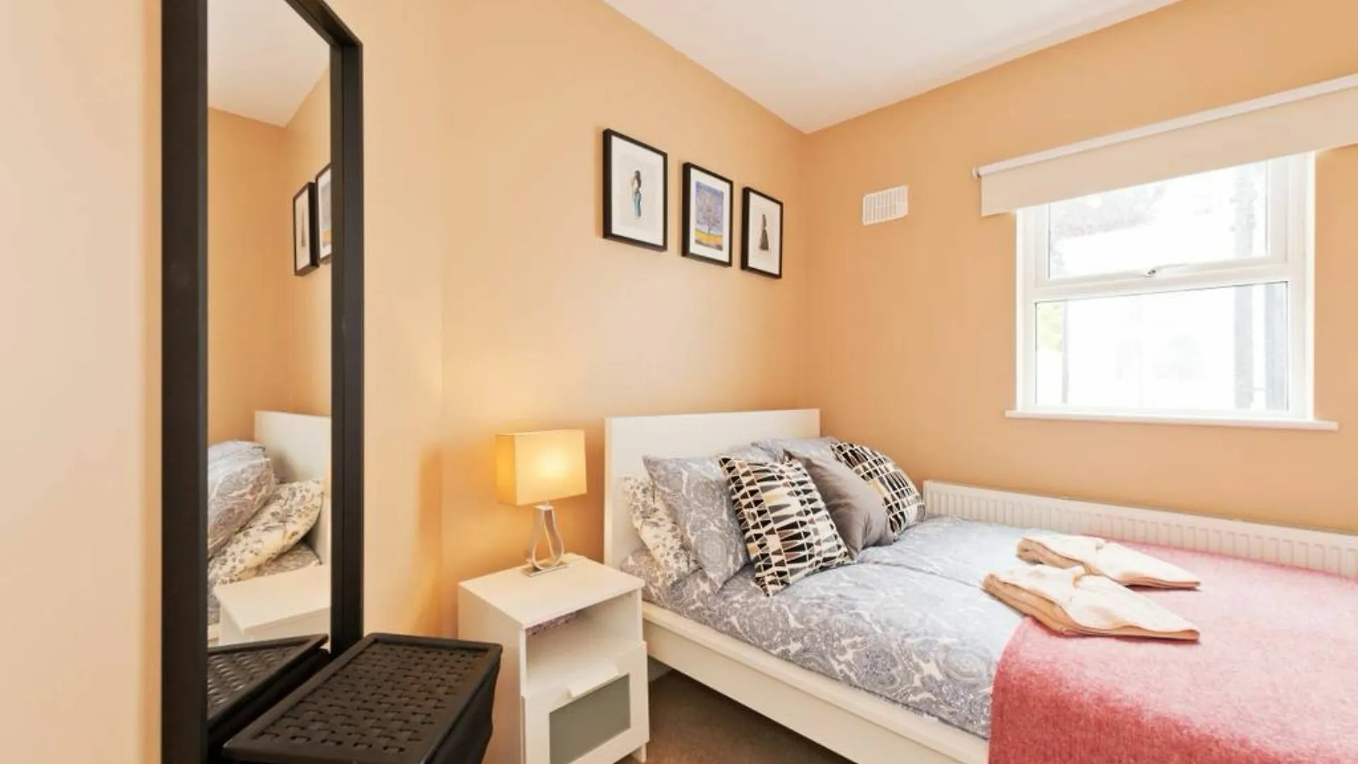 2 Bedroom Riverside Apartment Sleeps 5 Dublin