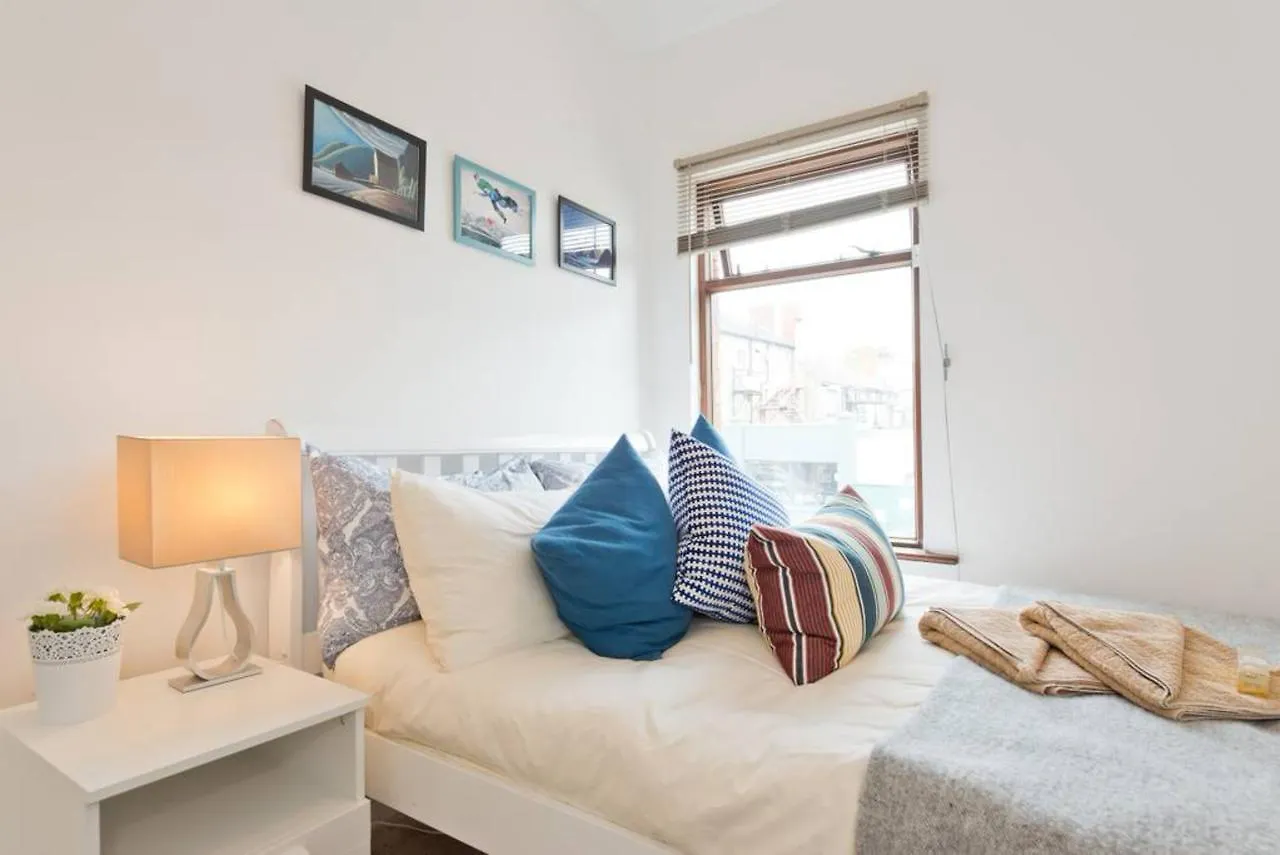 2 Bedroom Riverside Apartment Sleeps 5 Dublin
