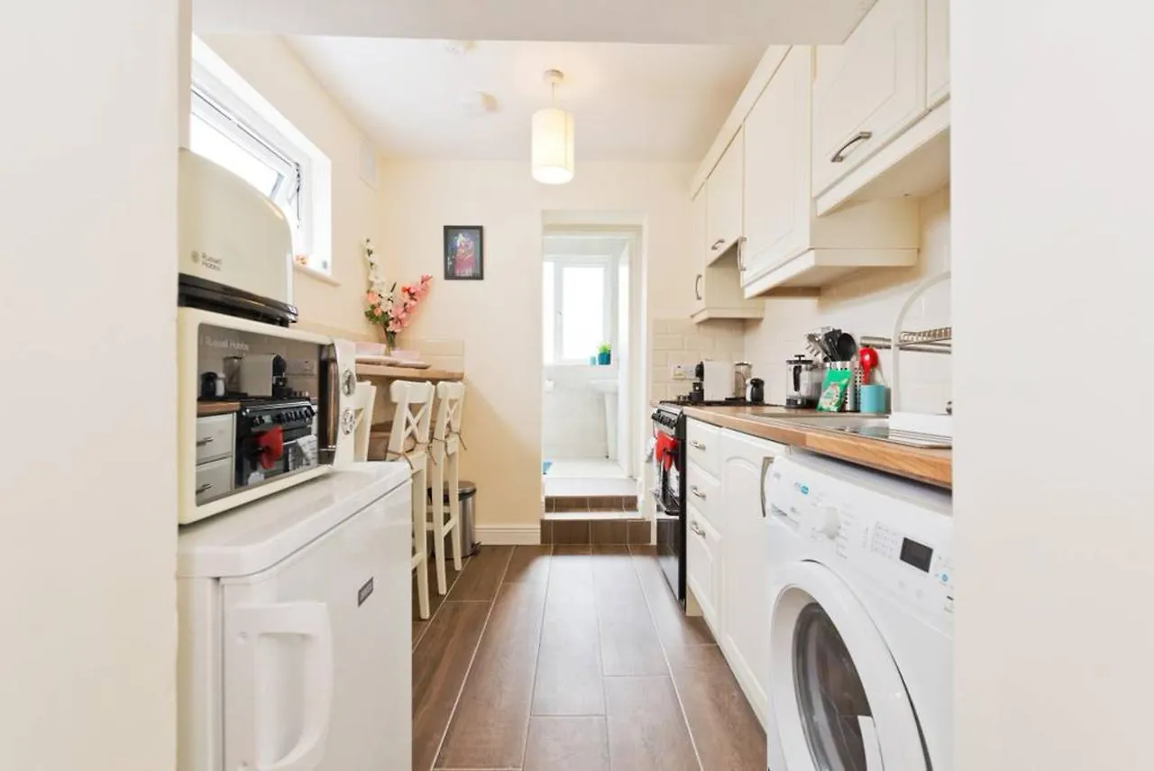 2 Bedroom Riverside Apartment Sleeps 5 Dublin Írország