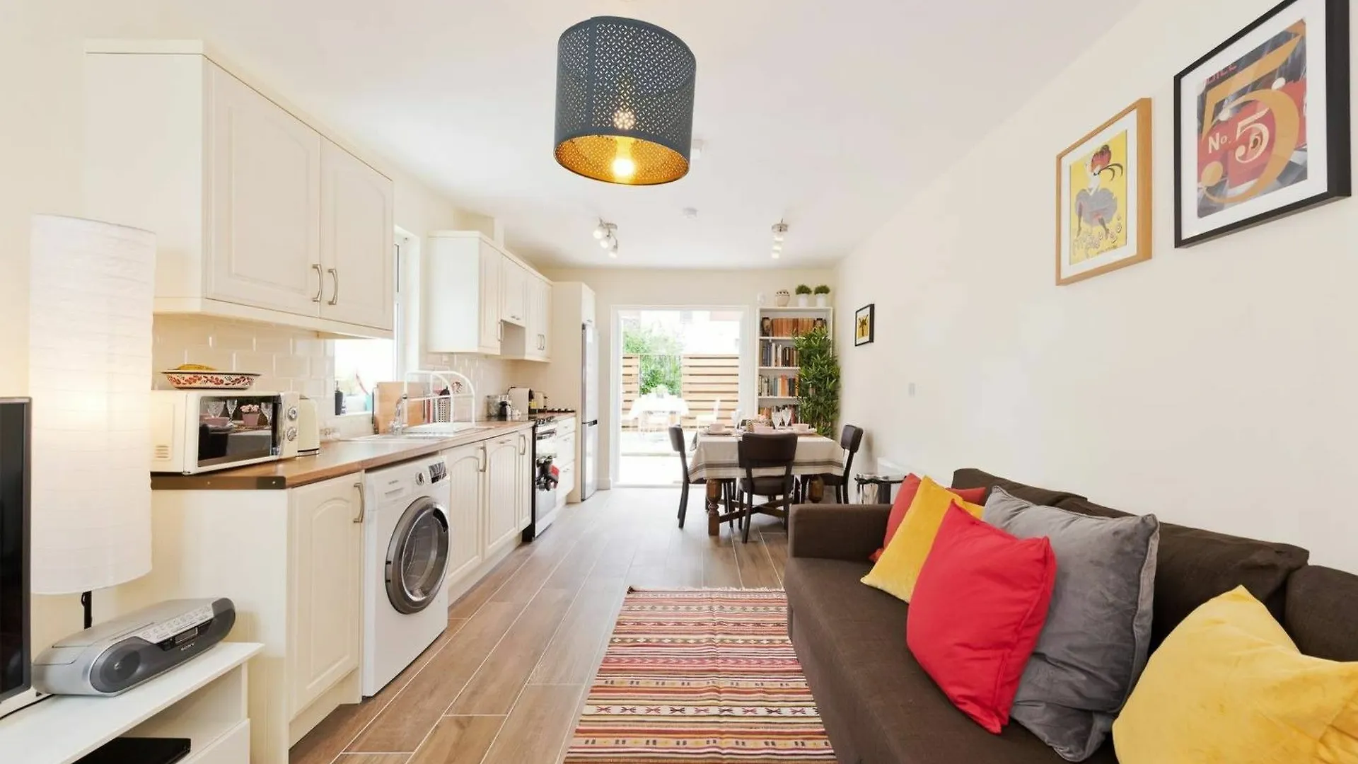 2 Bedroom Riverside Apartment Sleeps 5 Dublin Írország